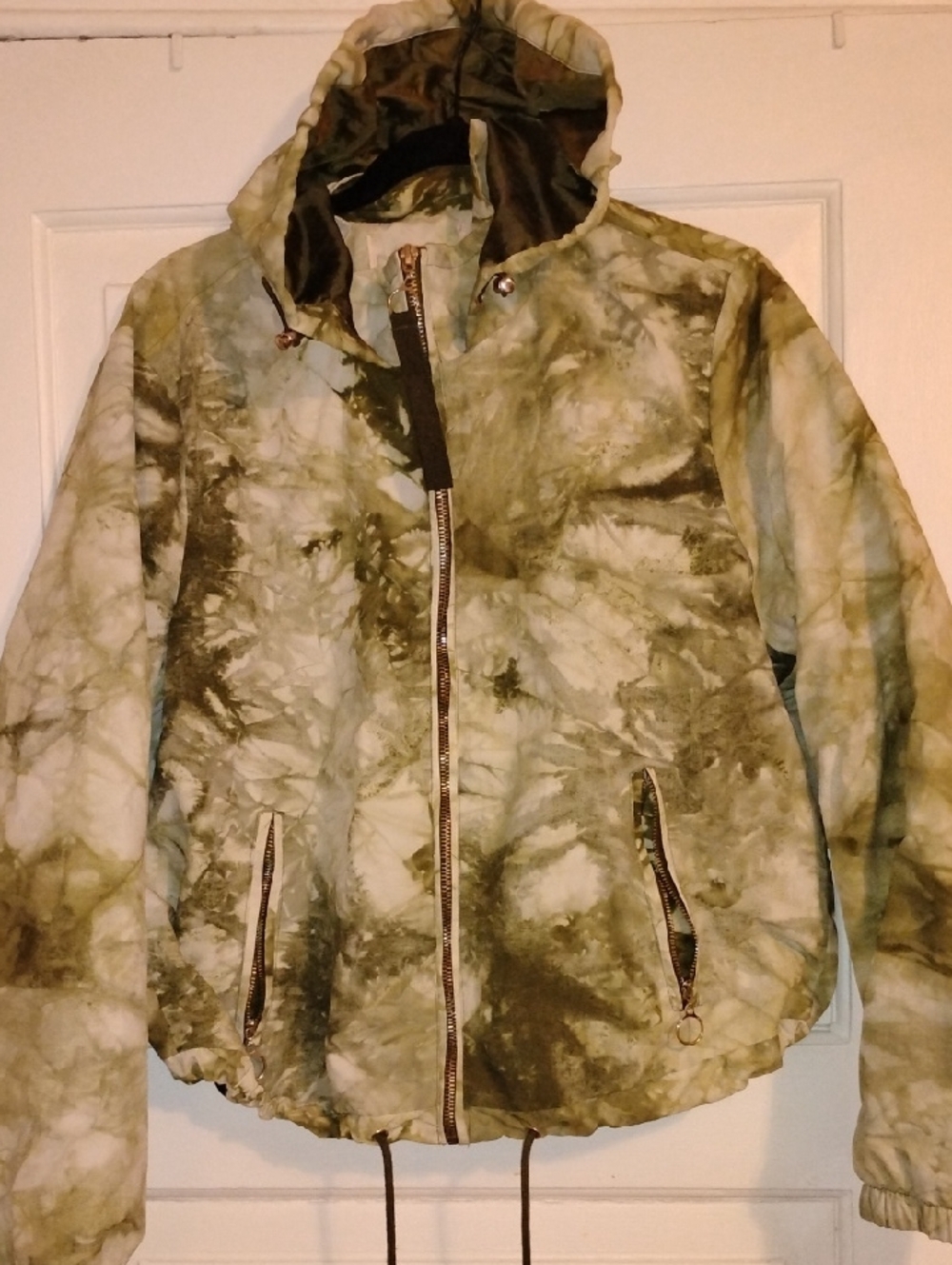 Women's Large / Extra Large Rain Jacket.